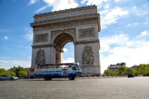 Tours of Paris and the Hauts-de-Seine in an Amphibious Bus - Les Invalides and Pont Alexandre III: the Paris “greatest hits” start