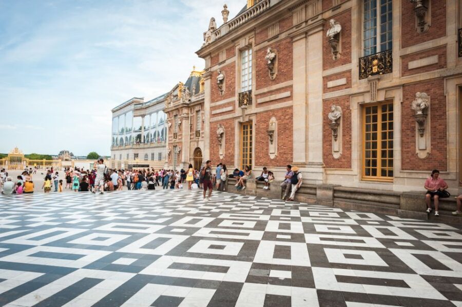 Versailles Bike Tour with Palace & Queen Farm Entrance - From Gare Saint-Lazare to Versailles: the clean, low-stress start
