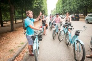 Versailles Bike Tour with Palace & Queen Farm Entrance - The Versailles farmers market picnic: your lunch, your rules