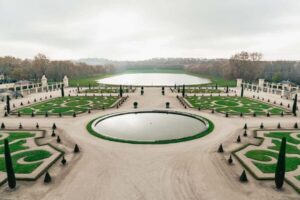 Versailles: Entry ticket & Private Apartments VIP Tour - From private life to public performance: how the state apartments work