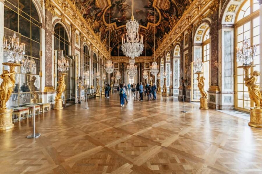 Versailles: Entry ticket & Private Apartments VIP Tour - Small group size: why it affects what you actually learn