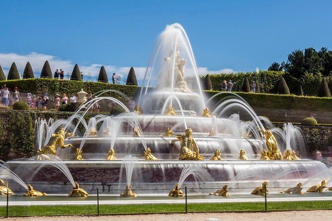 Versailles Full Tour: Palace, Gardens & Marie-Antoinette’s Estate - La Galerie des Glaces in focus: what to look for besides selfies