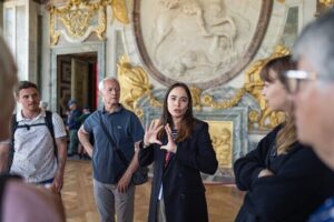 Versailles Palace and Gardens Tour by Train from Paris - Hall of Mirrors in 30 minutes: what you should focus on