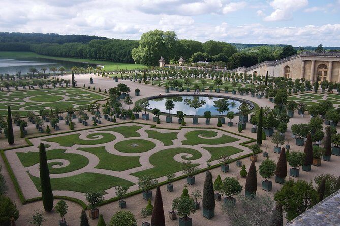 Versailles Palace and Gardens Tour by Train from Paris - The Petit Trianon and Marie Antoinette upgrade: what it adds