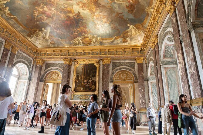 Versailles Palace and Gardens Tour from Paris - Palace pacing and crowd reality inside crowded rooms