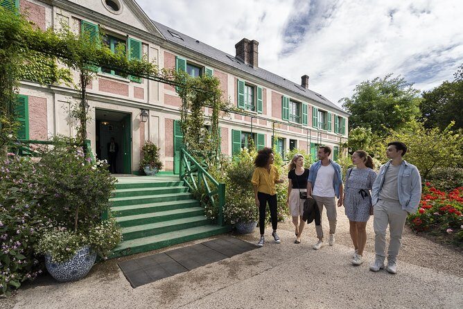 Versailles Palace and Giverny Monet House Visit with Lunch - Versailles Palace: Royal Apartments and Hall of Mirrors with a guide’s rhythm
