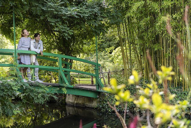 Versailles Palace and Giverny Monet House Visit with Lunch - Versailles gardens and the Musical Fountains show: when it’s worth timing