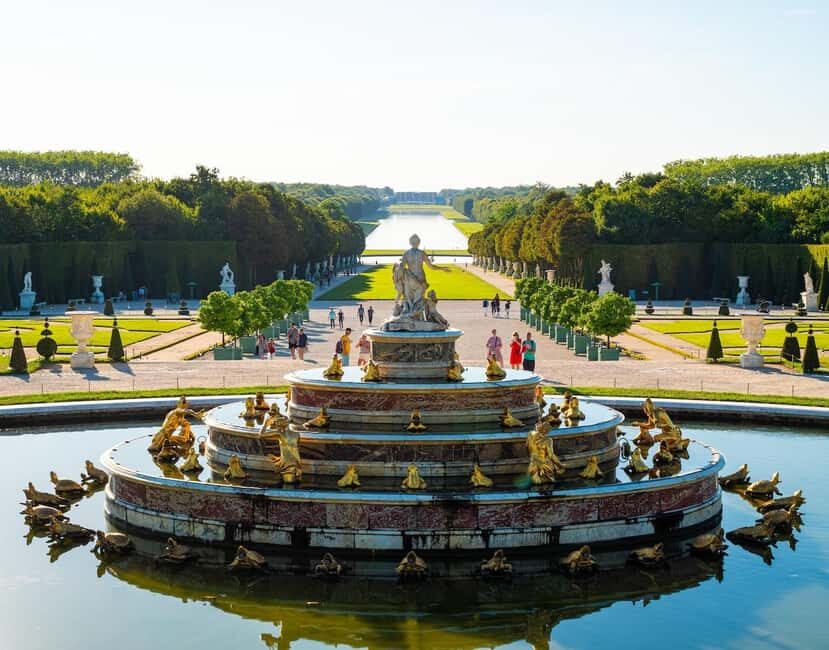 Versailles: Palace & Gardens Guided Tour with Entry Tickets - Finding the meeting point by Louis XIV’s statue