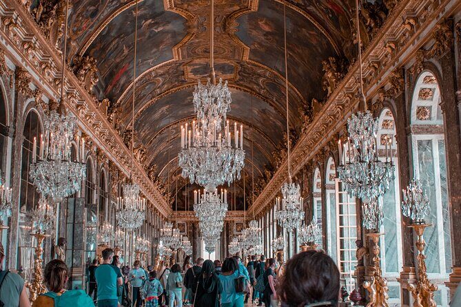 Versailles Palace Guided Tour with Reserved Entry - Timing reality check: add waiting time and security checks