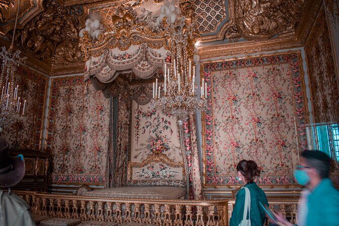 Versailles Palace Guided Tour with Reserved Entry - Group size and the headset effect (why your listening matters)