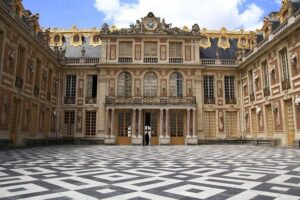 Versailles Palace & Marie-Antoinette's Estate Private Guided Tour with Lunch - Entering the Palace: State Apartments of Louis XIV