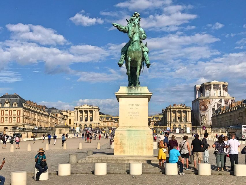 Versailles: Skip-the-Line Guided Palace Tour and Full Access - Entering Versailles with skip-the-line sanity