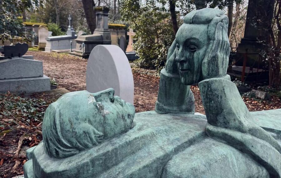 Who Killed Victor ? Escape Game at Père Lachaise Cemetery - Why Père Lachaise feels different when you’re solving a crime